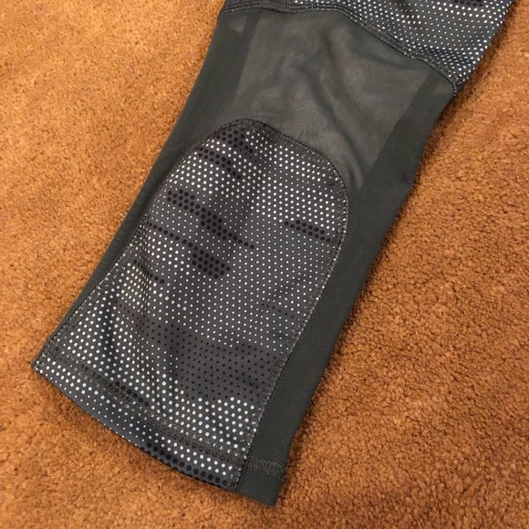 Reebok Crop Leggings with Mesh Woman’s Sz S - Picture 6 of 6